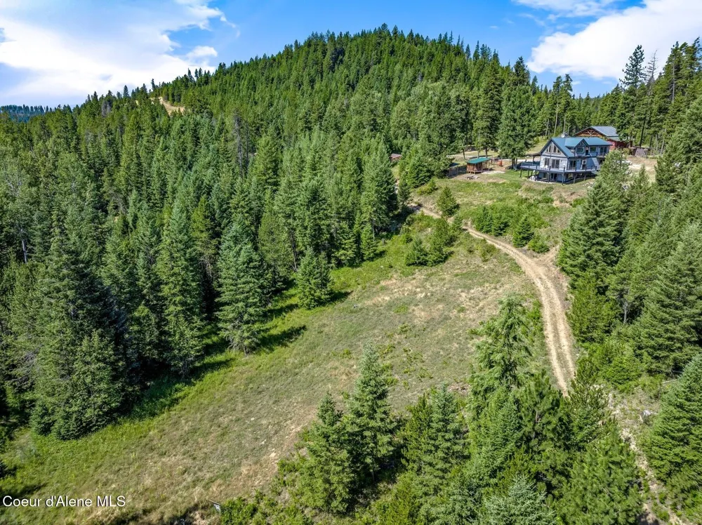 671 Kelso Woods Drive Athol, ID 83801