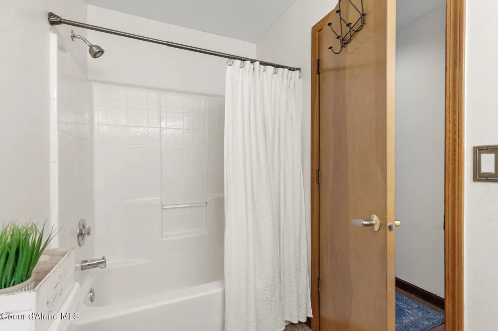 34197 Hayden Drive Spirit Lake, ID 83869