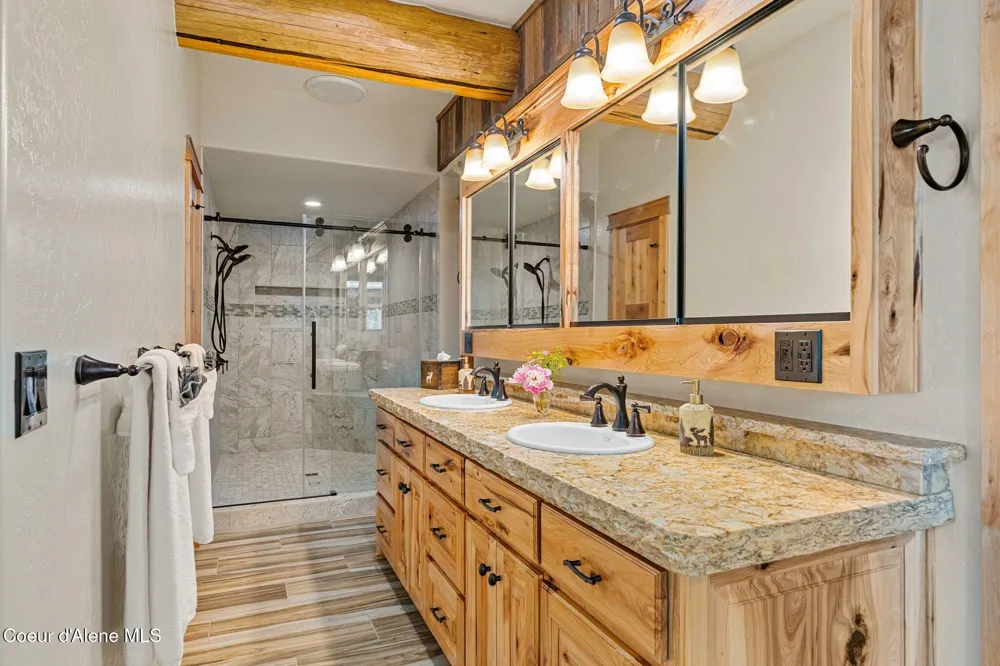 816 Ponderesa Ranch Rd Sagle, ID 83860