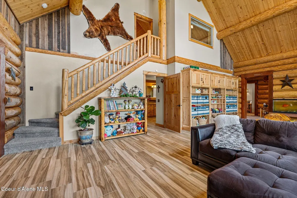 816 Ponderesa Ranch Rd Sagle, ID 83860