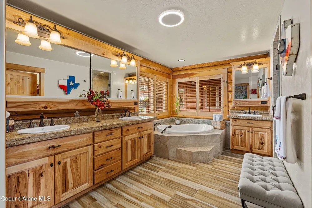 816 Ponderesa Ranch Rd Sagle, ID 83860