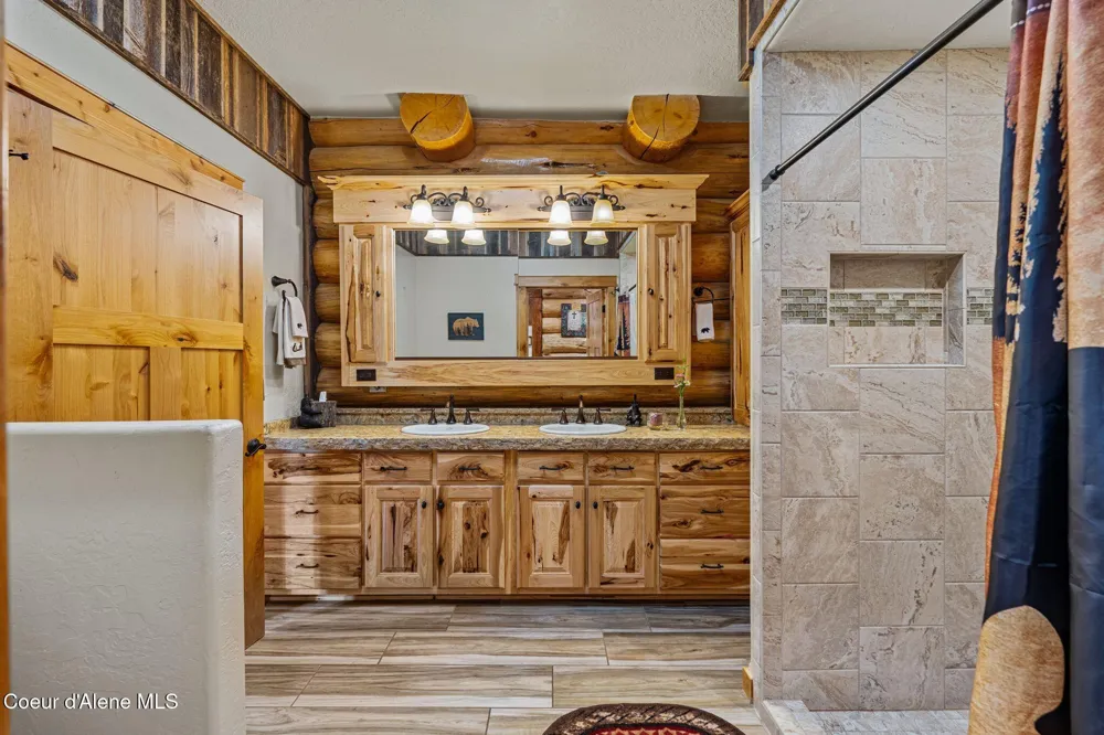816 Ponderesa Ranch Rd Sagle, ID 83860