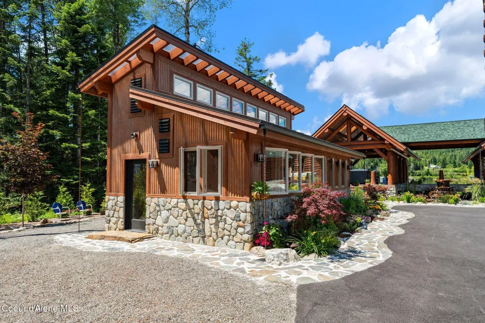 816 Ponderesa Ranch Rd Sagle, ID 83860