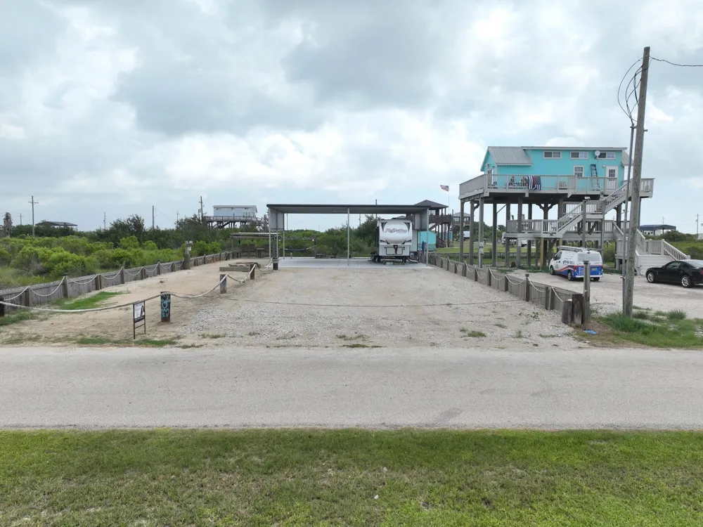 1072 Van Sant Gilchrist, TX 77617