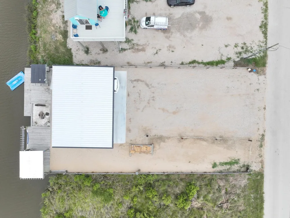 1072 Van Sant Gilchrist, TX 77617