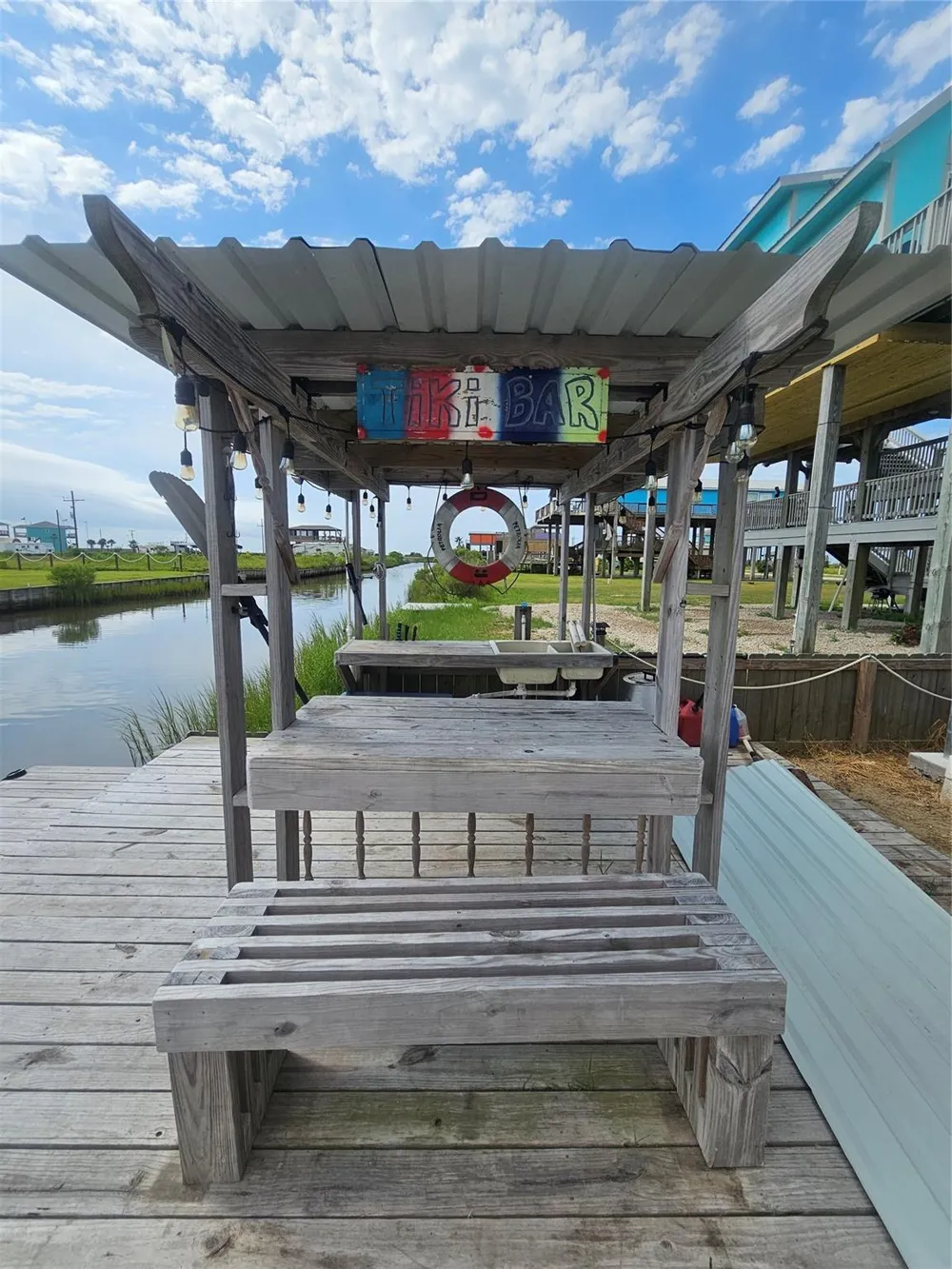 1072 Van Sant Gilchrist, TX 77617