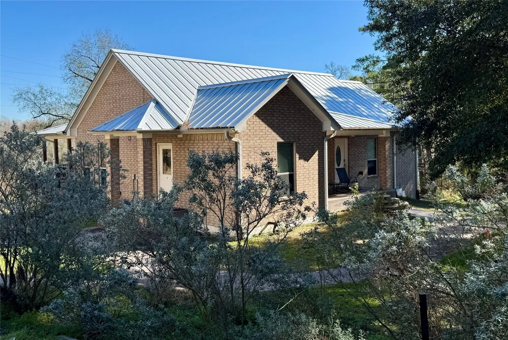 55 Lake Road Riverside, TX 77320