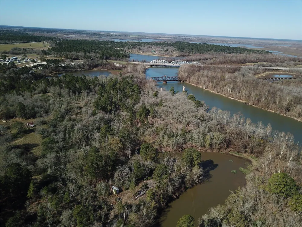 55 Lake Road Riverside, TX 77320