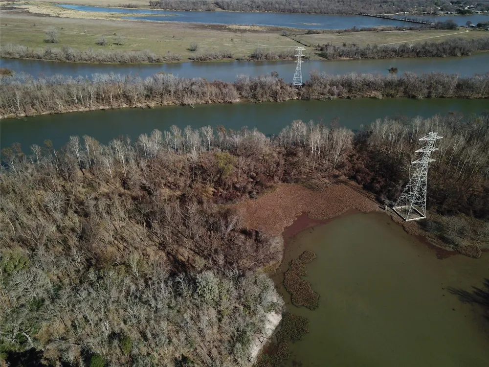 55 Lake Road Riverside, TX 77320