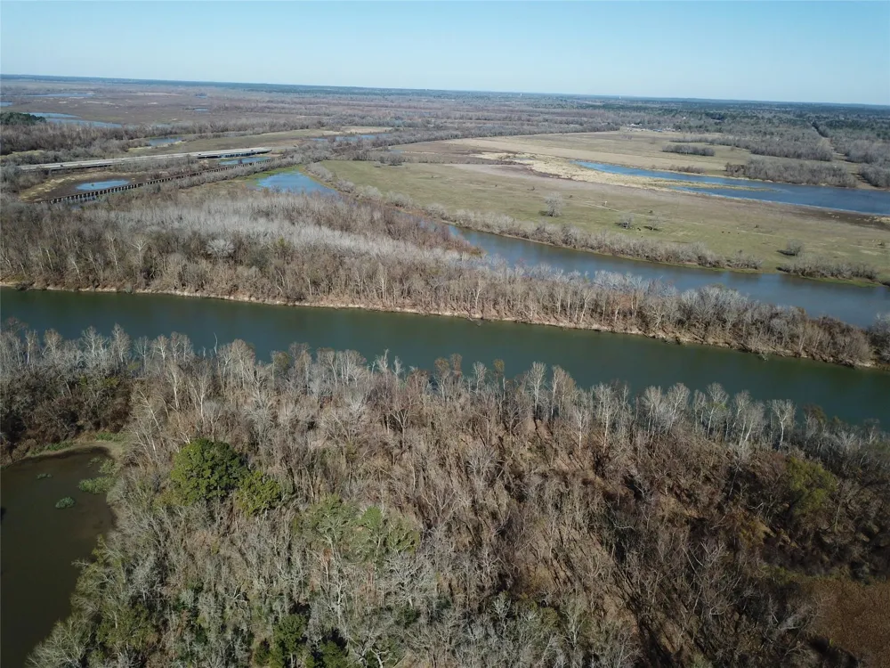 55 Lake Road Riverside, TX 77320