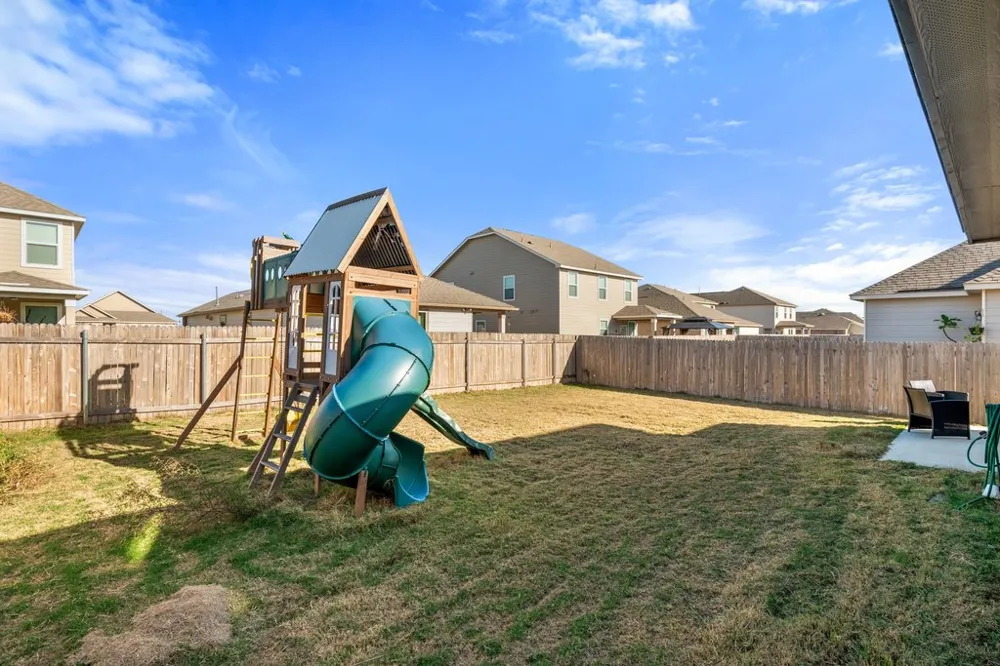 218 Summit Drive Lockhart, TX 78644