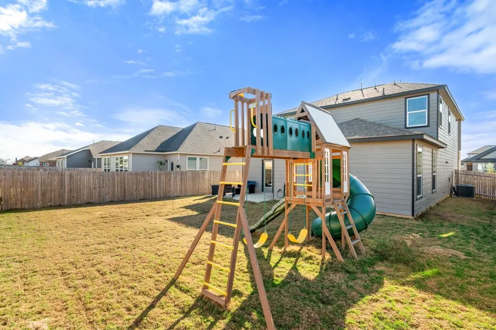 218 Summit Drive Lockhart, TX 78644