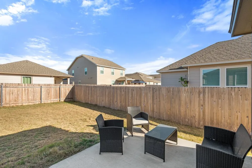 218 Summit Drive Lockhart, TX 78644
