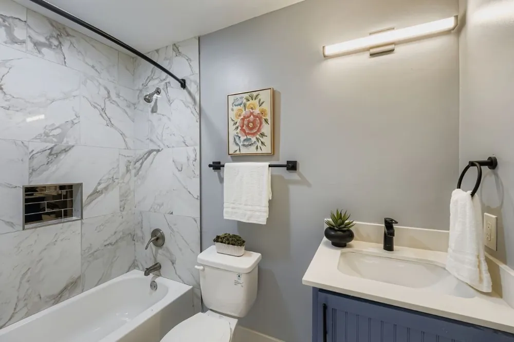 7004 E Meadow Bend Drive Austin, TX 78724
