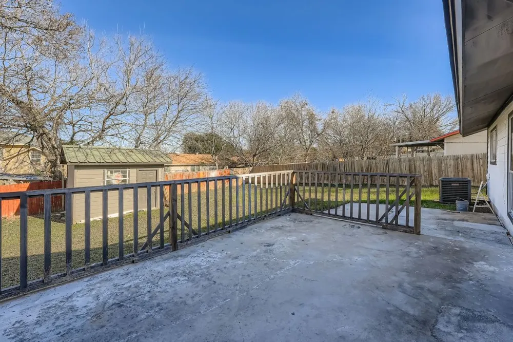 7004 E Meadow Bend Drive Austin, TX 78724
