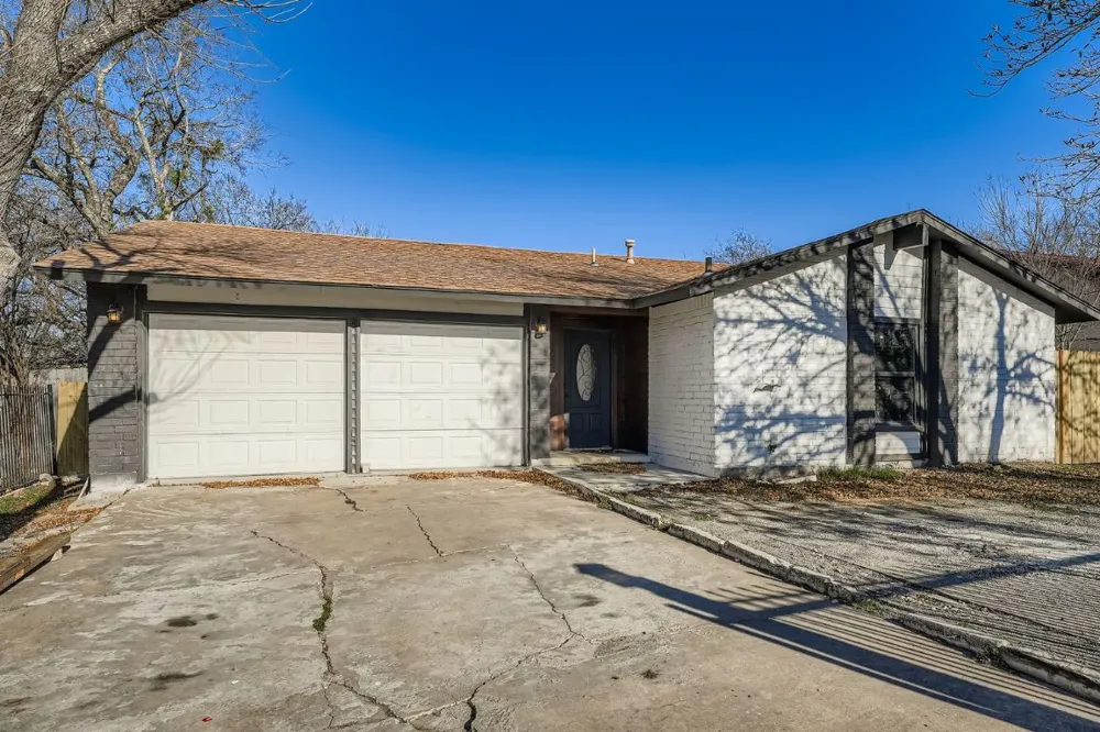 7004 E Meadow Bend Drive Austin, TX 78724