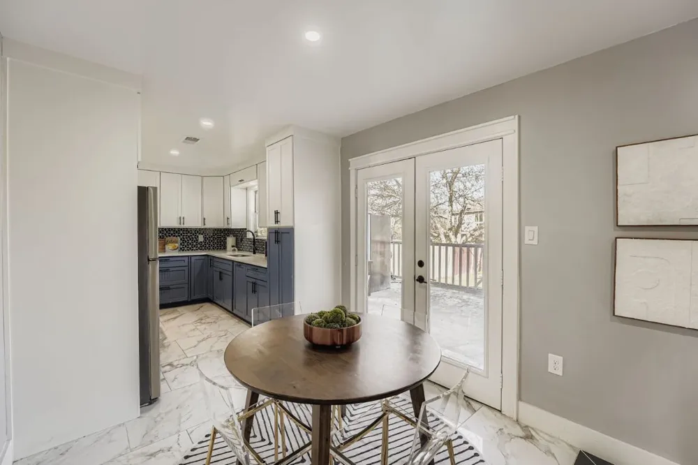 7004 E Meadow Bend Drive Austin, TX 78724
