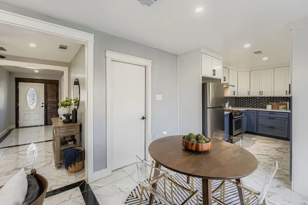 7004 E Meadow Bend Drive Austin, TX 78724