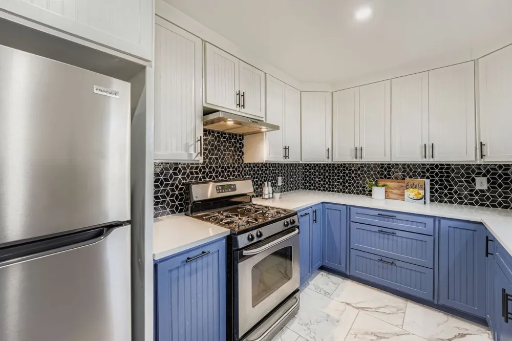 7004 E Meadow Bend Drive Austin, TX 78724