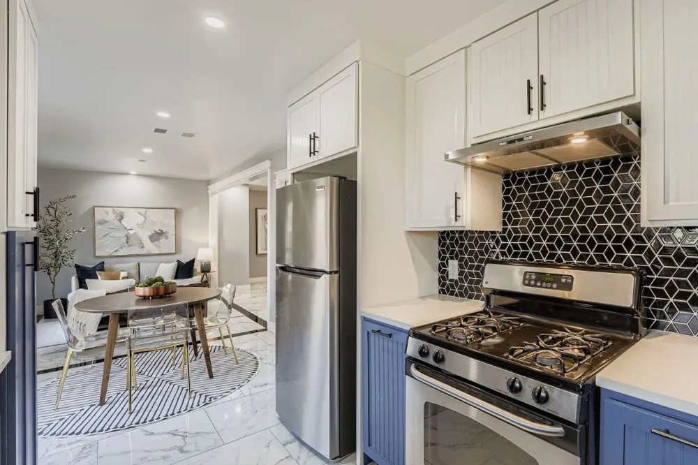 7004 E Meadow Bend Drive Austin, TX 78724
