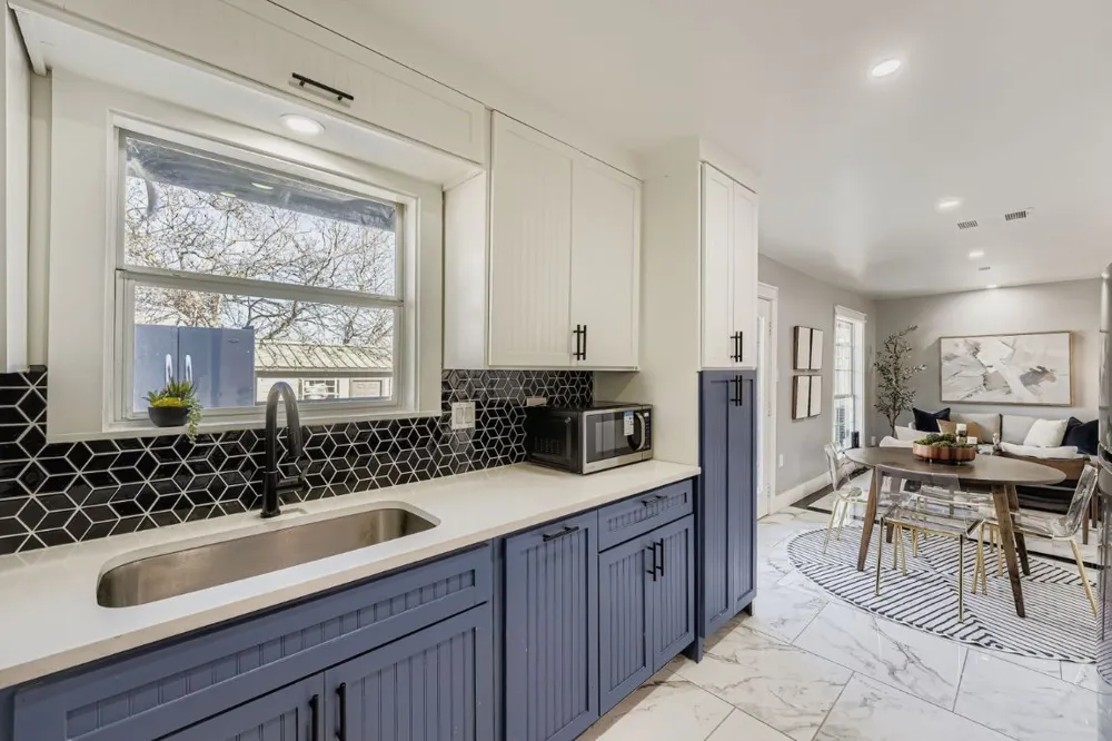 7004 E Meadow Bend Drive Austin, TX 78724