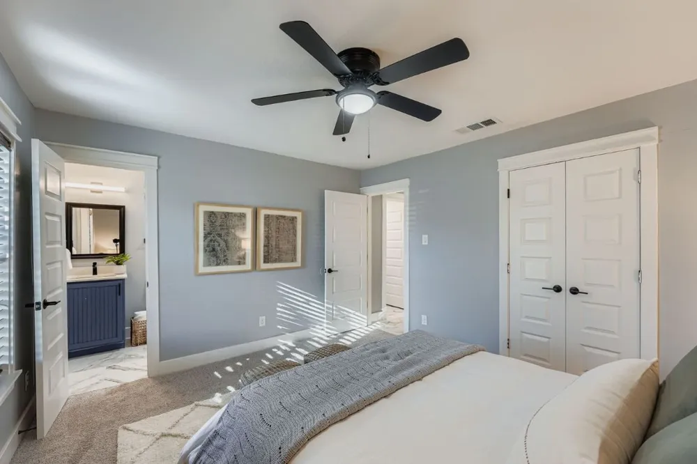 7004 E Meadow Bend Drive Austin, TX 78724