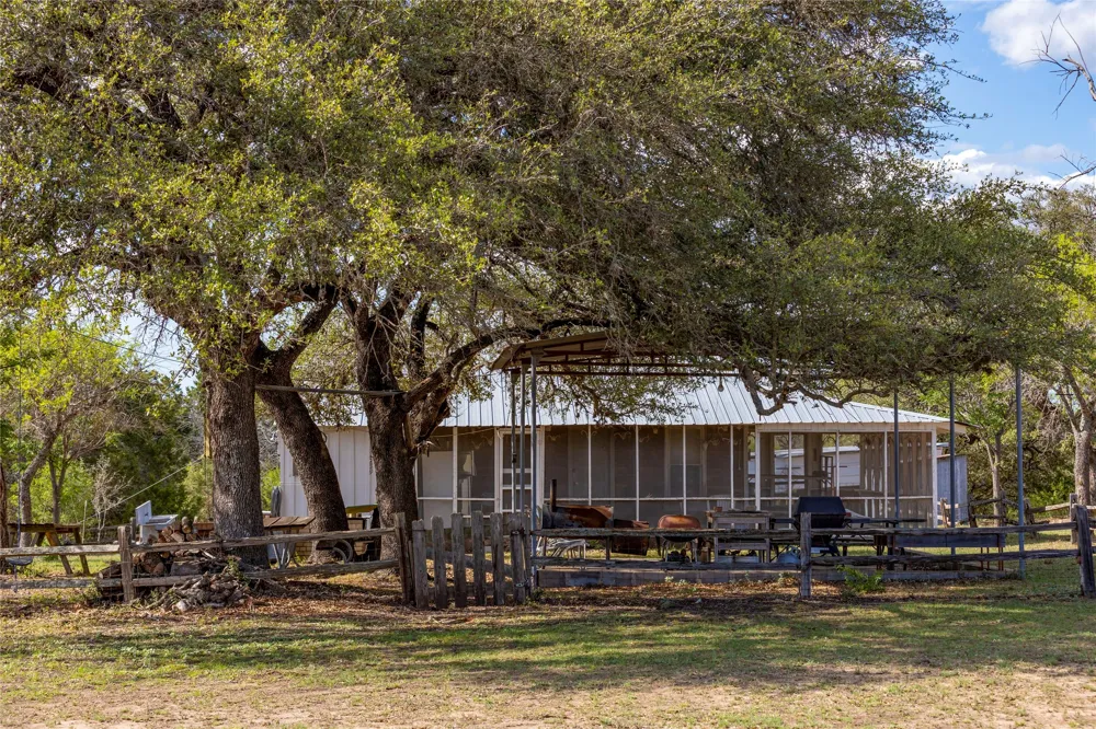 9939 County Road 404 Spicewood, TX 78669