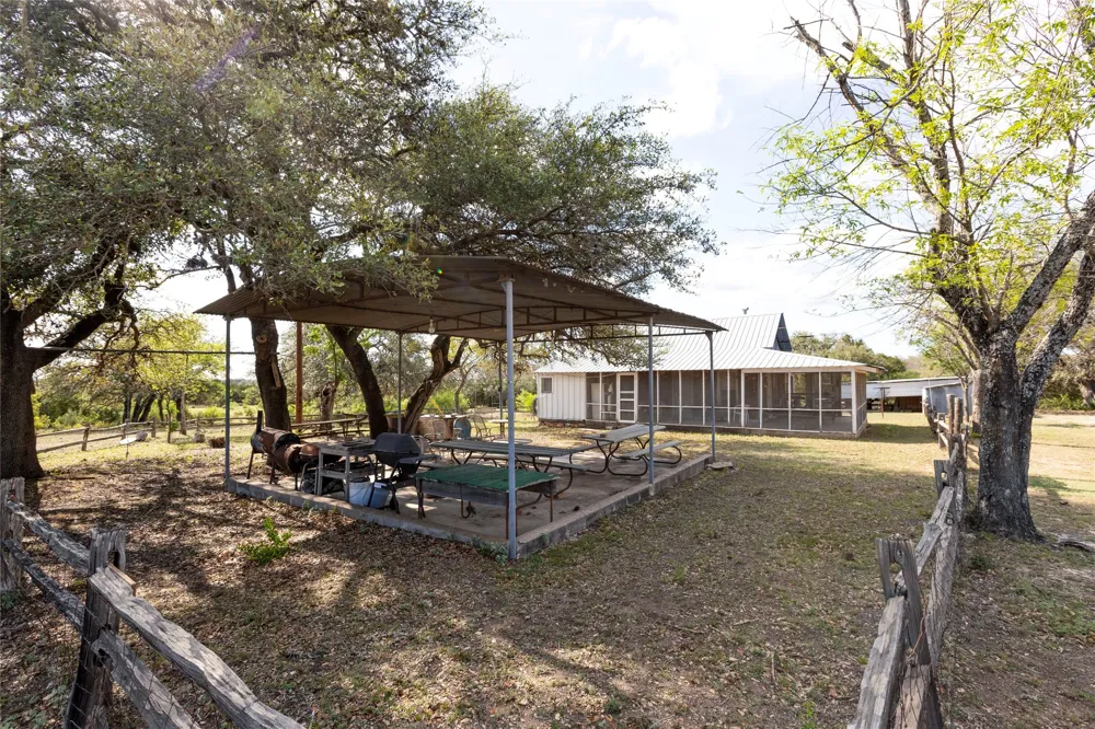 9939 County Road 404 Spicewood, TX 78669
