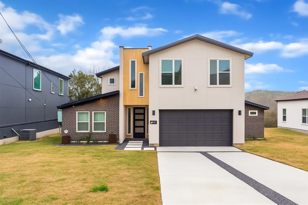 11119 Lakeside Drive Jonestown, TX 78645