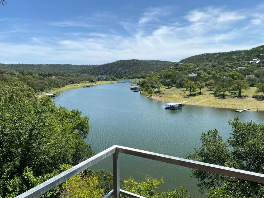 11119 Lakeside Drive Jonestown, TX 78645