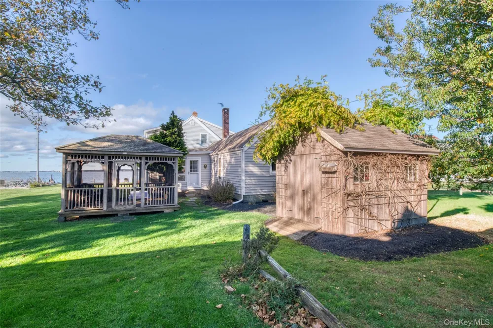 152 King Street Orient, NY 11957