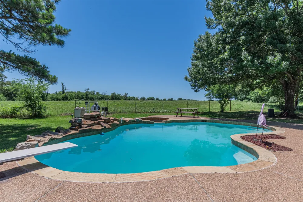 1147 Vz County Road 3417 Wills Point, TX 75169