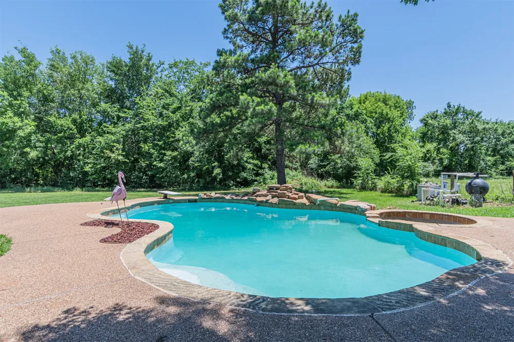 1147 Vz County Road 3417 Wills Point, TX 75169