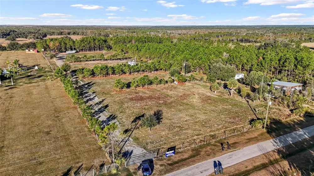 18121 BETHLEHEM ROAD Lithia, FL 33547