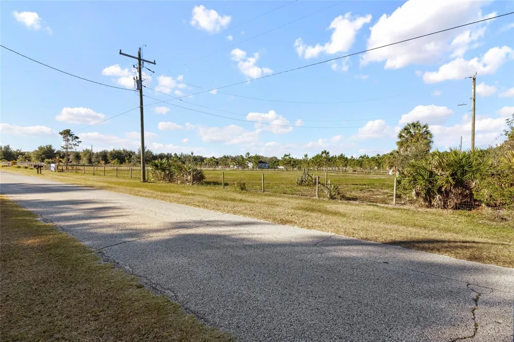 18121 BETHLEHEM ROAD Lithia, FL 33547