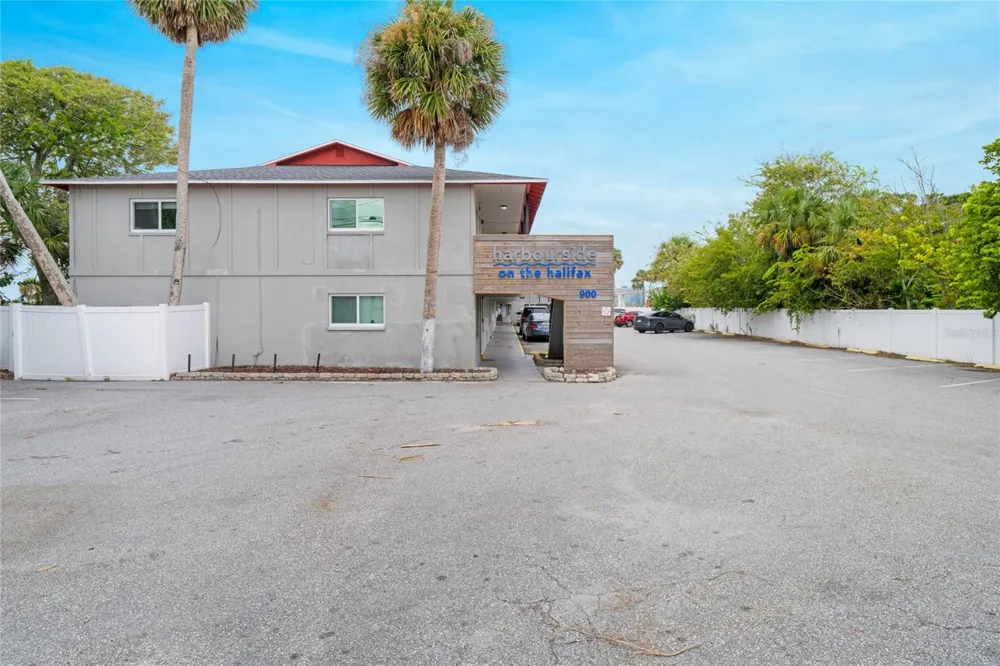 900 S PENINSULA DRIVE #207 Daytona Beach, FL 32118