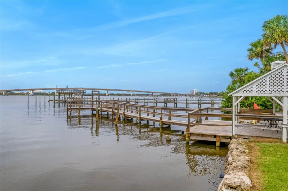 900 S PENINSULA DRIVE #207 Daytona Beach, FL 32118