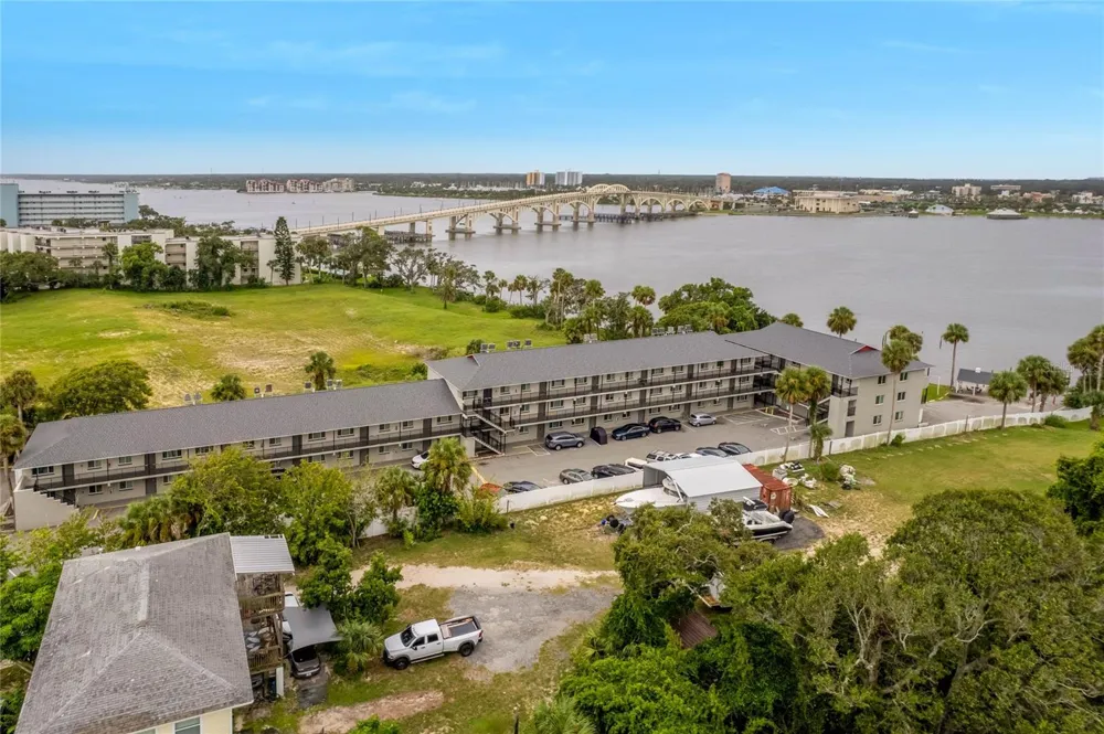 900 S PENINSULA DRIVE #207 Daytona Beach, FL 32118
