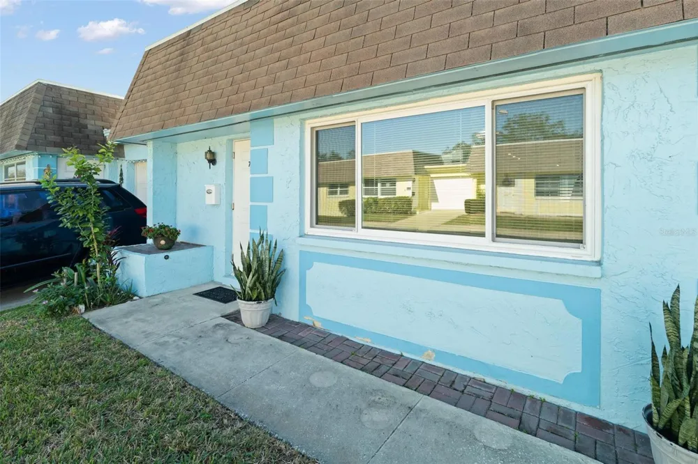 7050 VERSAILLES Pinellas Park, FL 33781