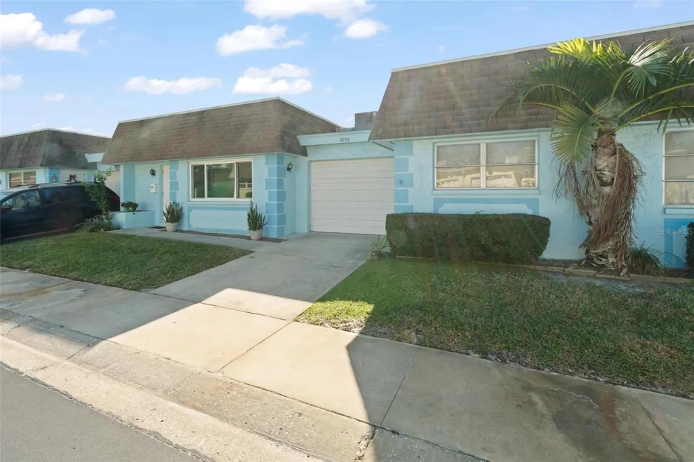 7050 VERSAILLES Pinellas Park, FL 33781