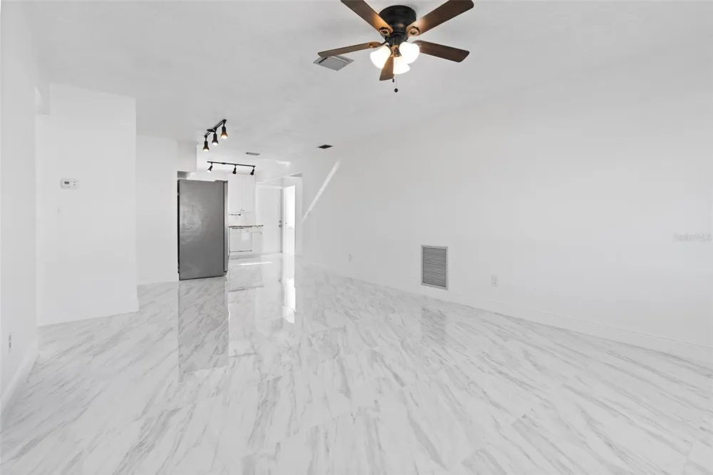 7050 VERSAILLES Pinellas Park, FL 33781