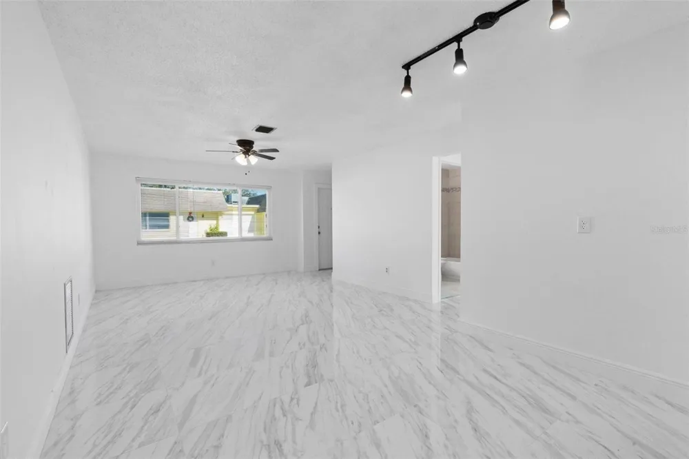 7050 VERSAILLES Pinellas Park, FL 33781