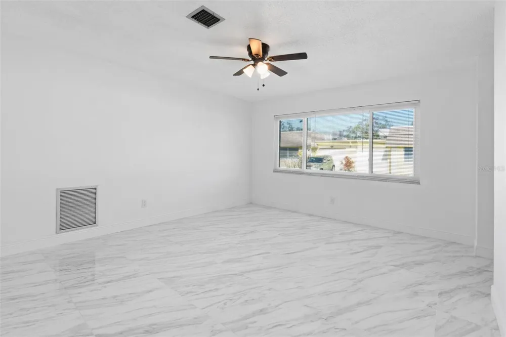 7050 VERSAILLES Pinellas Park, FL 33781