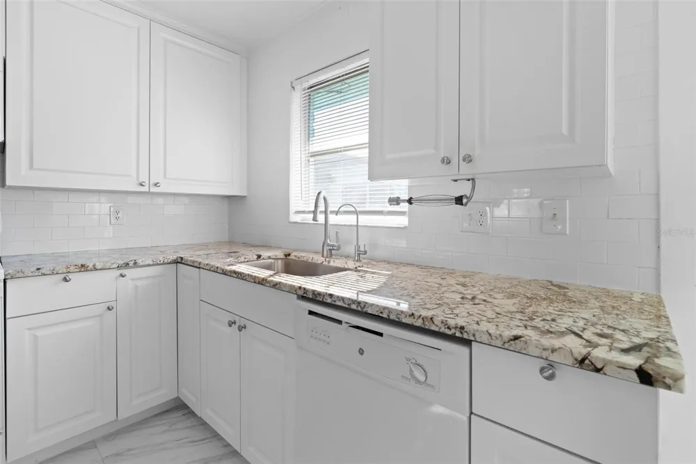 7050 VERSAILLES Pinellas Park, FL 33781