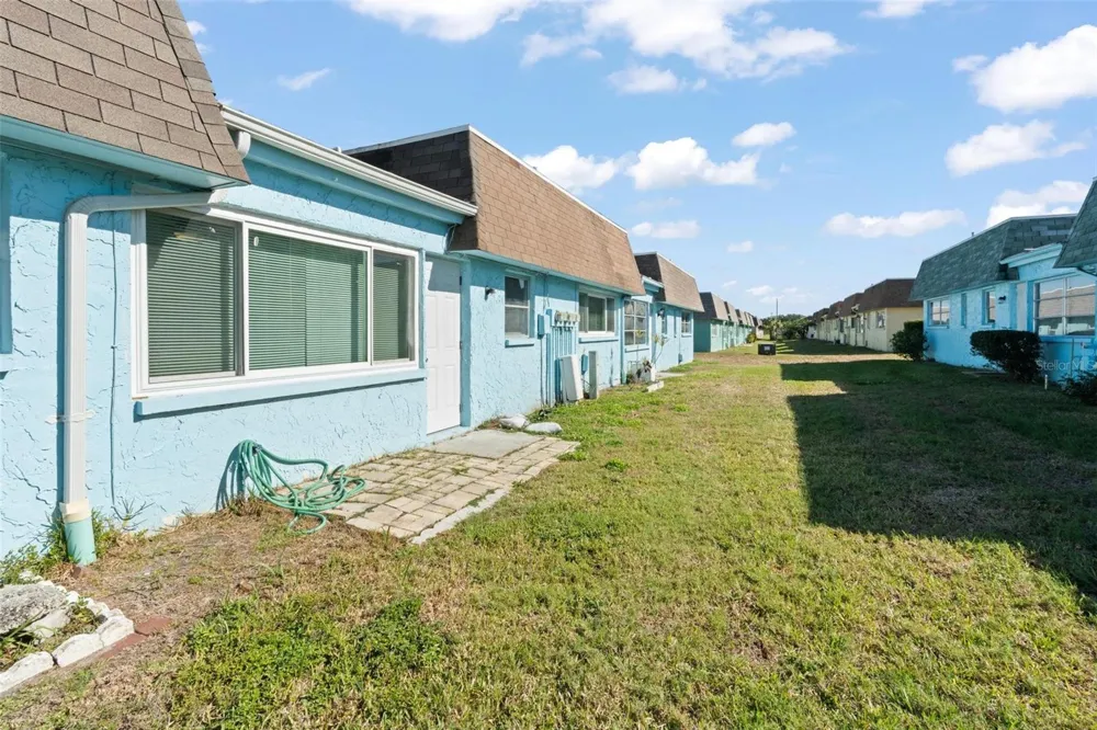 7050 VERSAILLES Pinellas Park, FL 33781