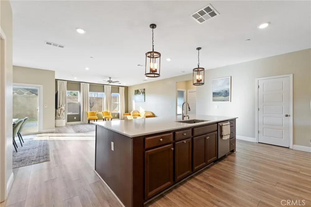 3731 Summers Court Visalia, CA 93291