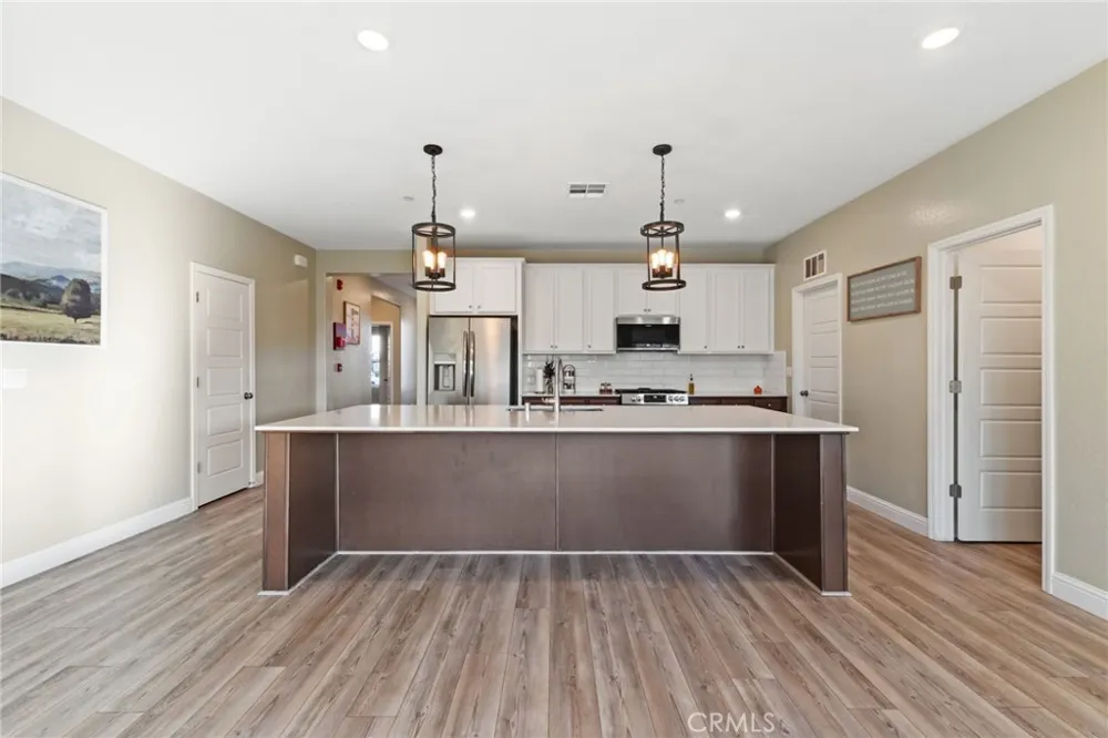 3731 Summers Court Visalia, CA 93291