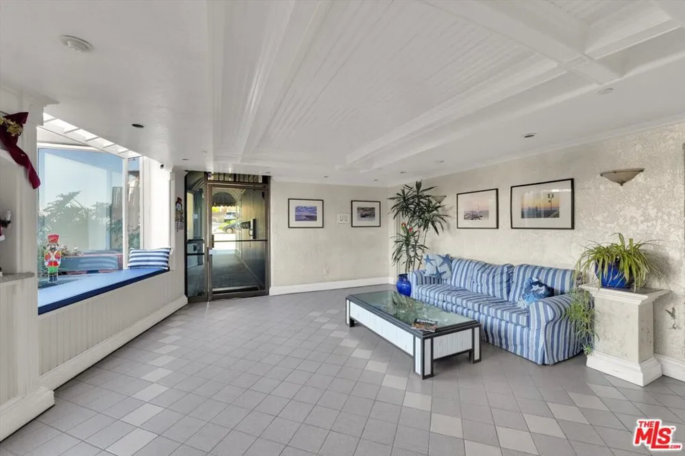 615 Esplanade #512 Redondo Beach, CA 90277