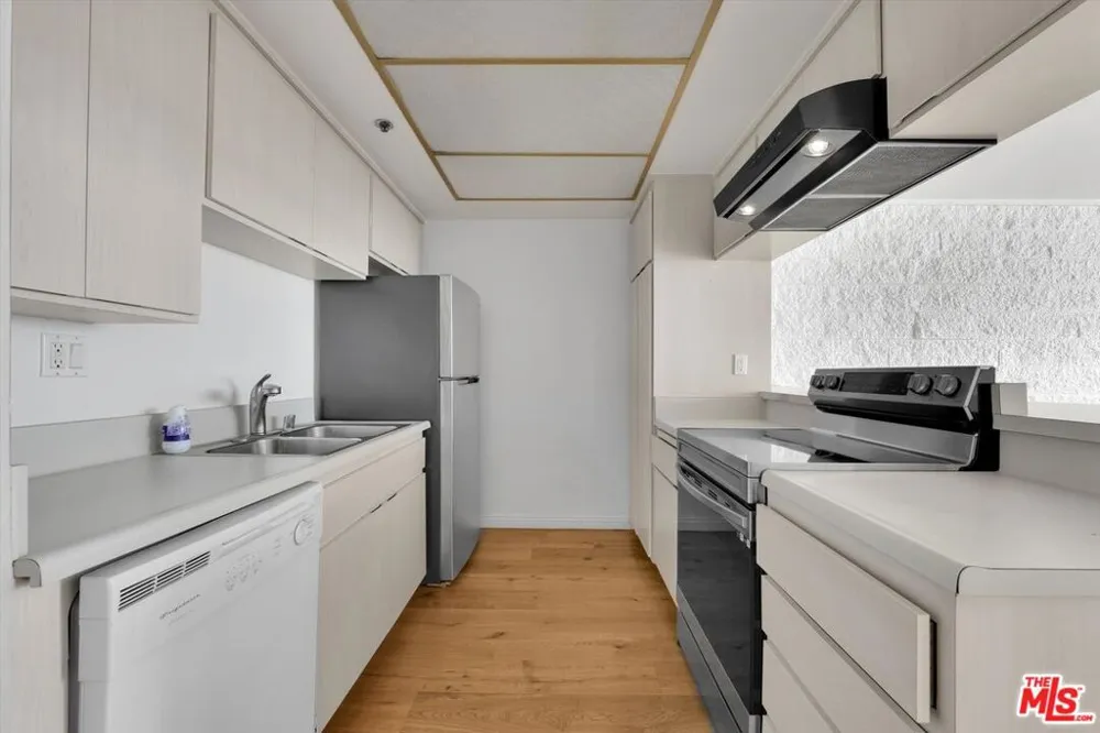 615 Esplanade #512 Redondo Beach, CA 90277