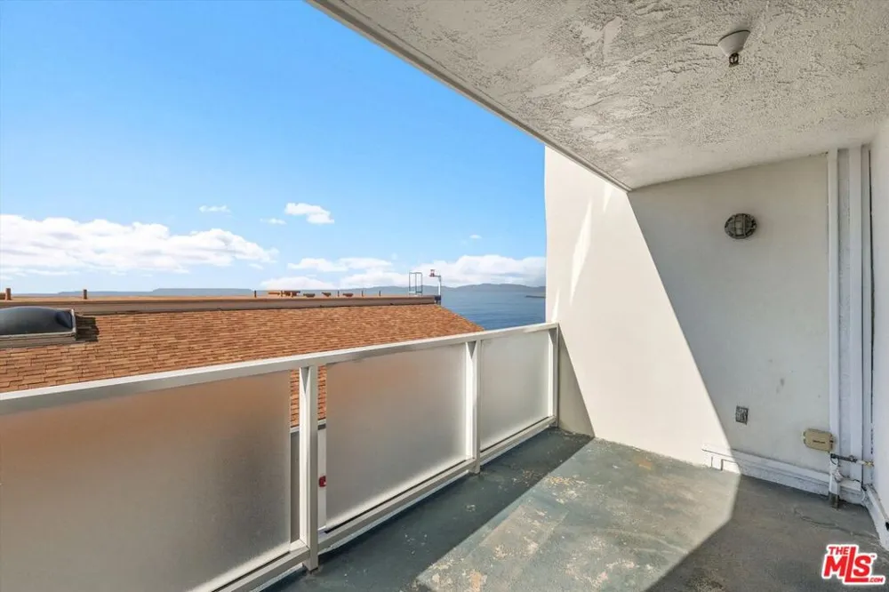 615 Esplanade #512 Redondo Beach, CA 90277